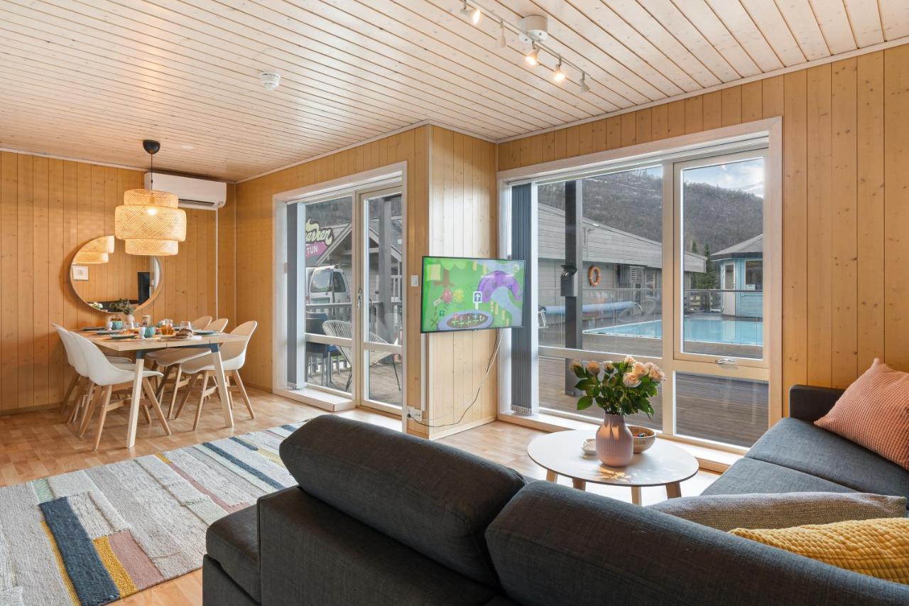 Mikkelparken Ferietun Hotel Kinsarvik Buitenkant foto