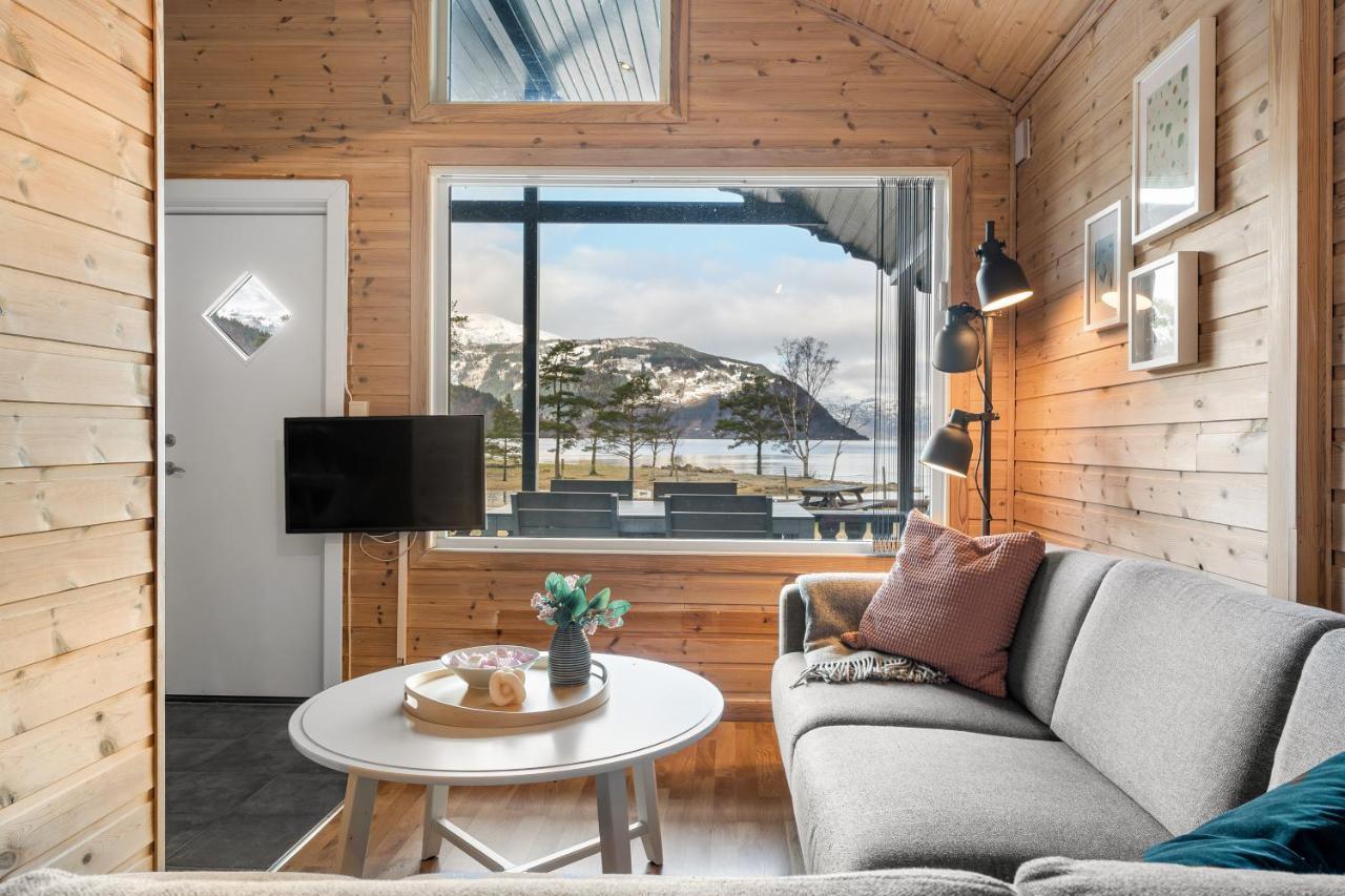 Mikkelparken Ferietun Hotel Kinsarvik Buitenkant foto