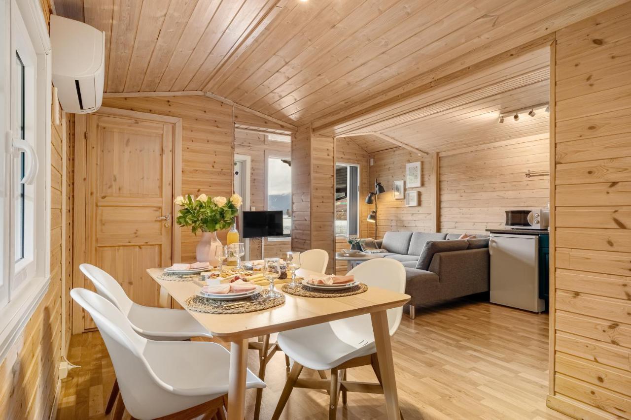 Mikkelparken Ferietun Hotel Kinsarvik Buitenkant foto