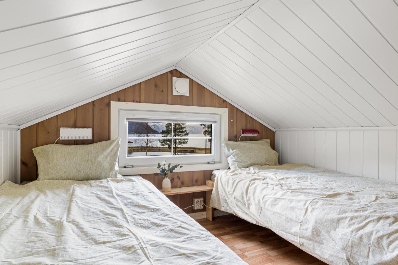 Mikkelparken Ferietun Hotel Kinsarvik Buitenkant foto