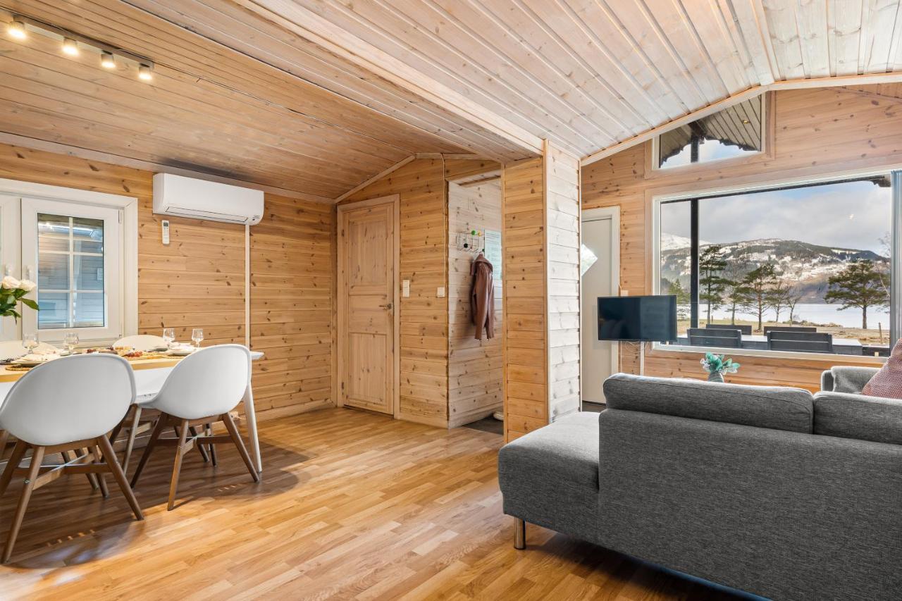 Mikkelparken Ferietun Hotel Kinsarvik Buitenkant foto