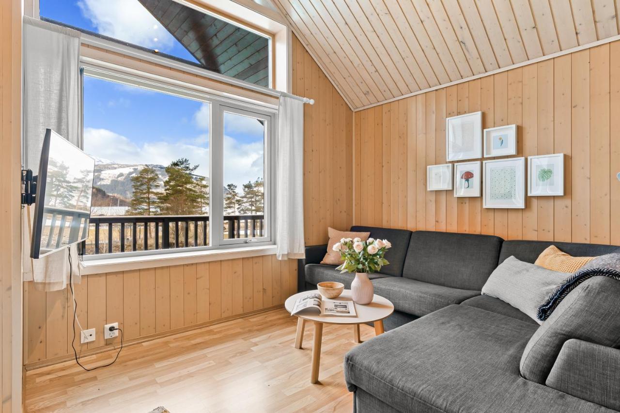 Mikkelparken Ferietun Hotel Kinsarvik Buitenkant foto