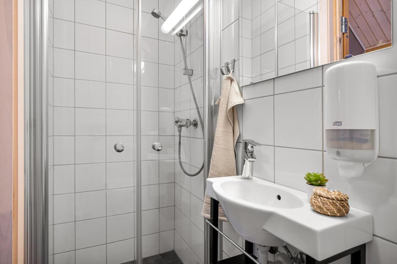 Mikkelparken Ferietun Hotel Kinsarvik Buitenkant foto