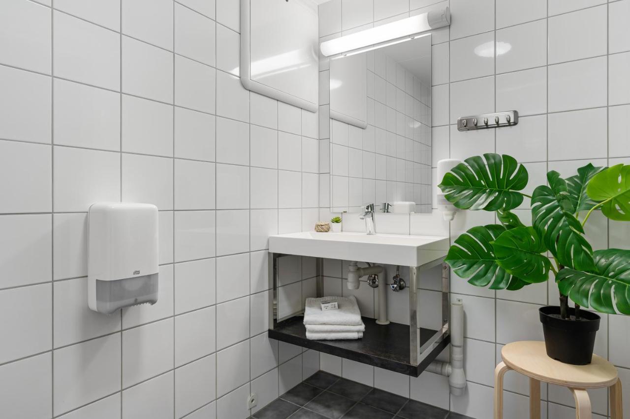 Mikkelparken Ferietun Hotel Kinsarvik Buitenkant foto