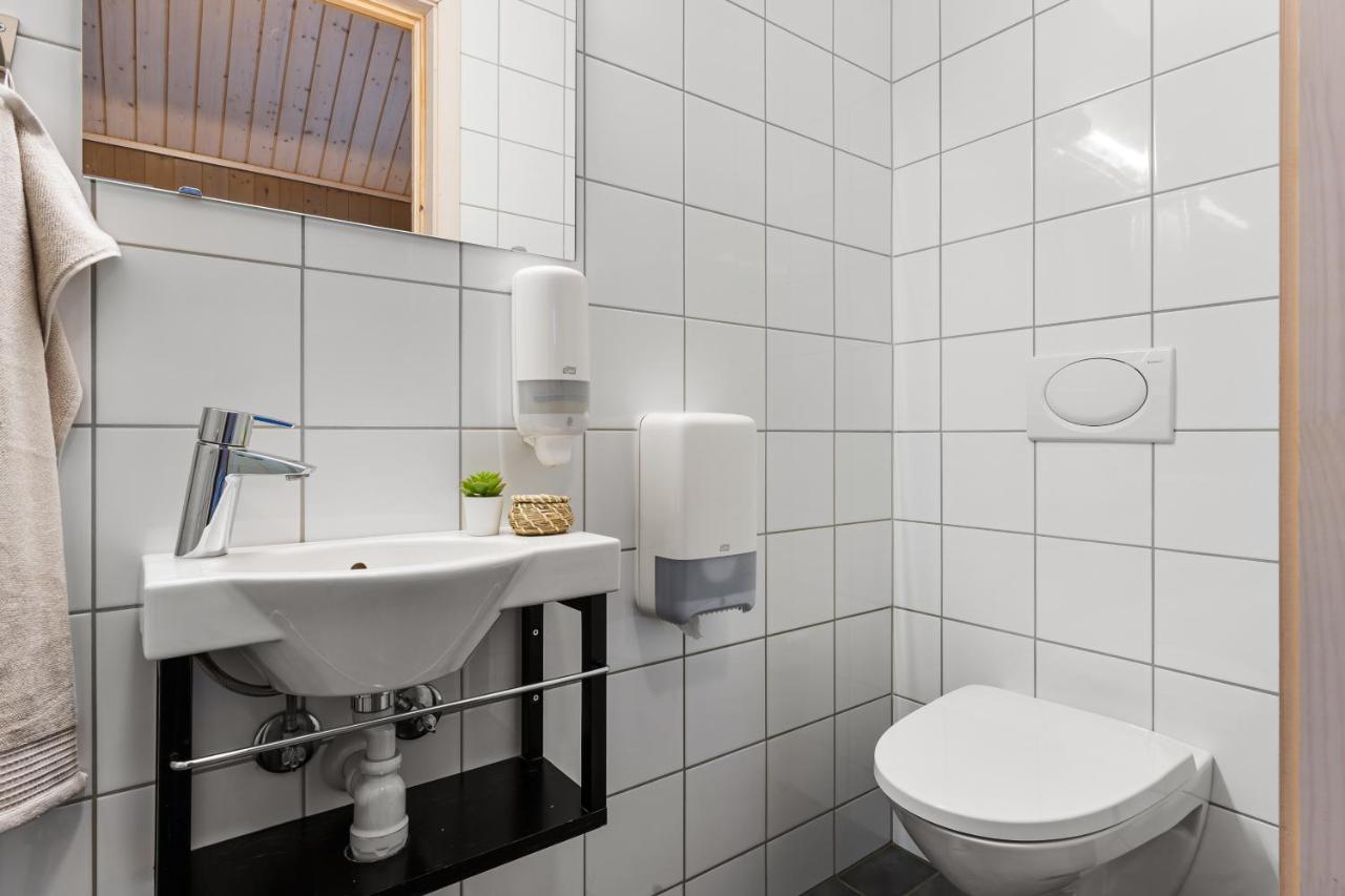 Mikkelparken Ferietun Hotel Kinsarvik Buitenkant foto