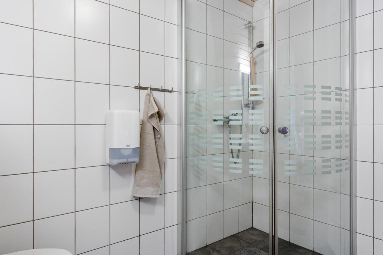 Mikkelparken Ferietun Hotel Kinsarvik Buitenkant foto