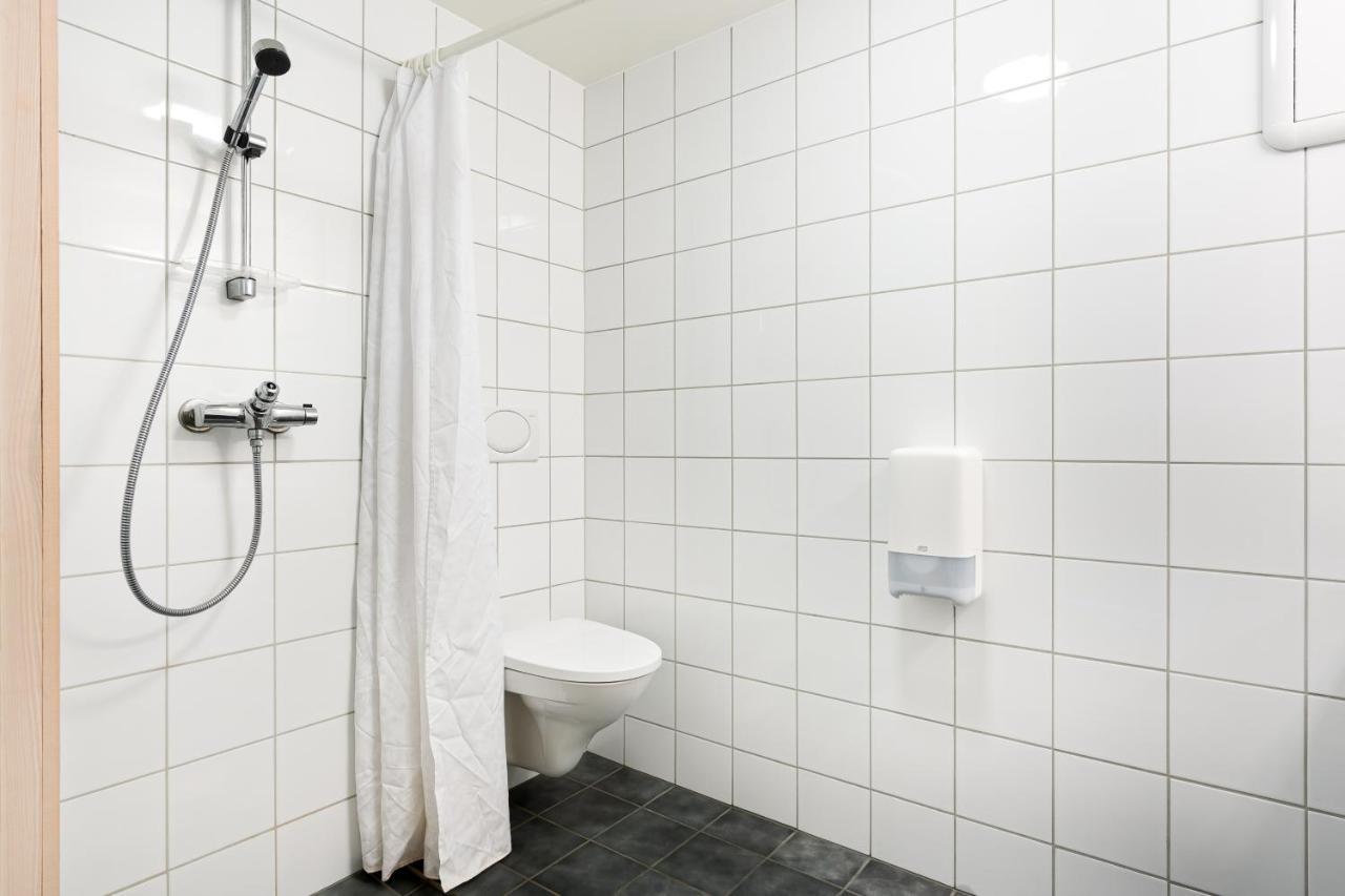 Mikkelparken Ferietun Hotel Kinsarvik Buitenkant foto