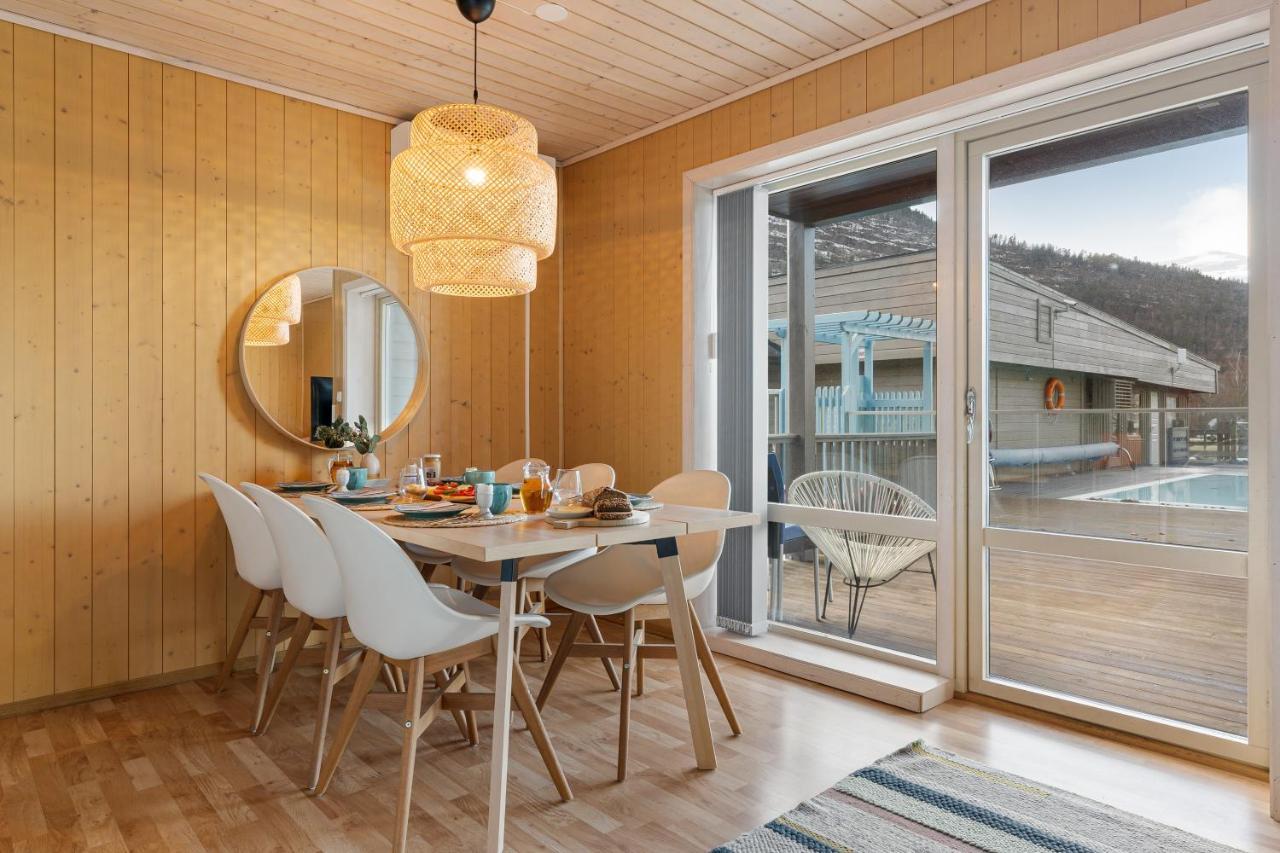 Mikkelparken Ferietun Hotel Kinsarvik Buitenkant foto