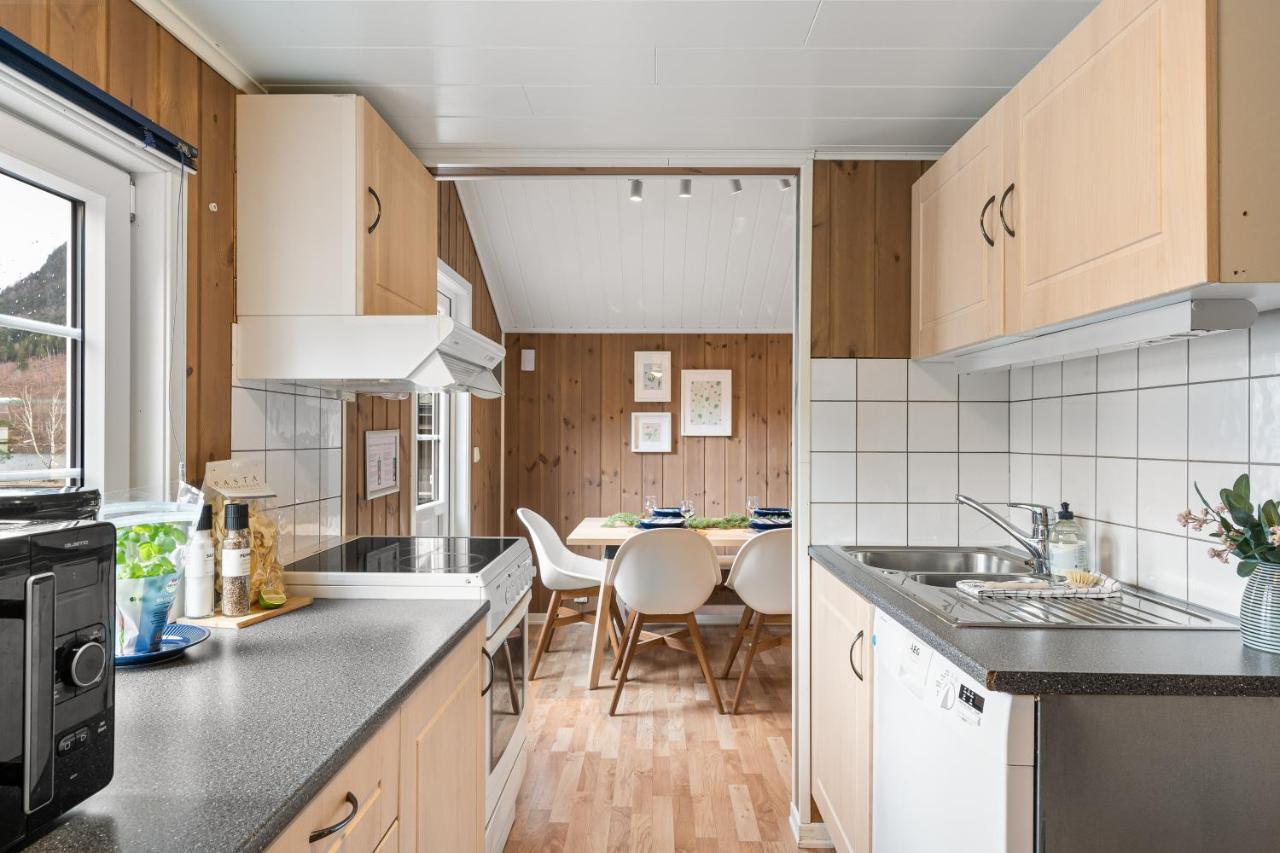Mikkelparken Ferietun Hotel Kinsarvik Buitenkant foto