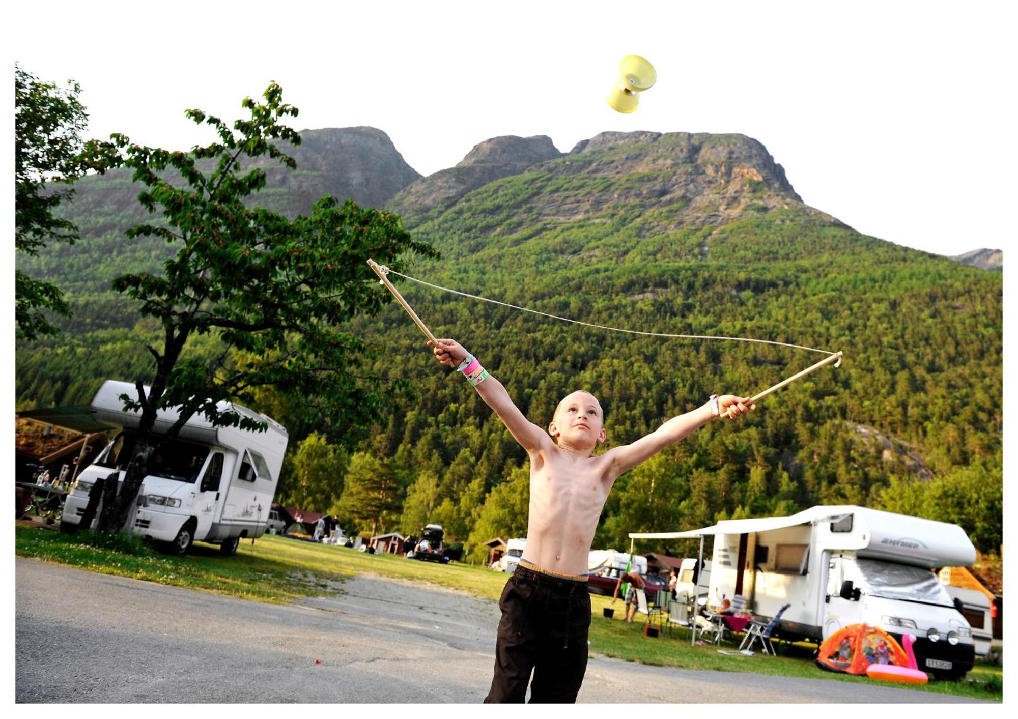 Mikkelparken Ferietun Hotel Kinsarvik Buitenkant foto