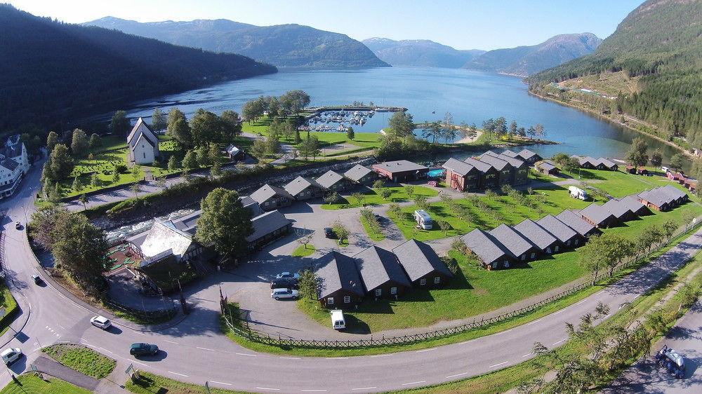 Mikkelparken Ferietun Hotel Kinsarvik Buitenkant foto