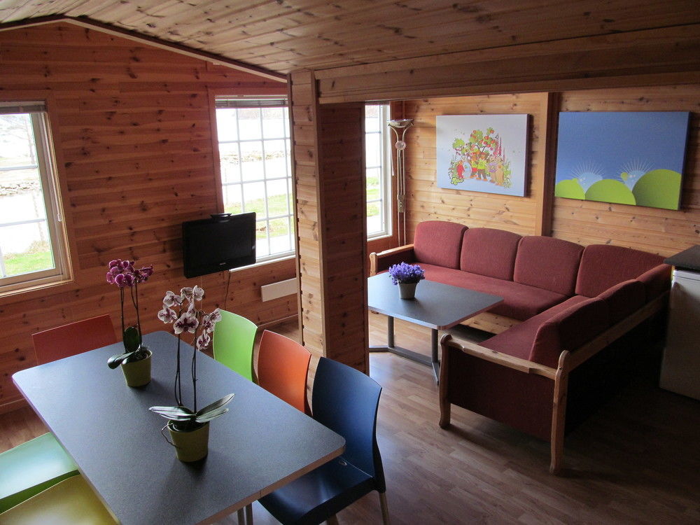 Mikkelparken Ferietun Hotel Kinsarvik Buitenkant foto
