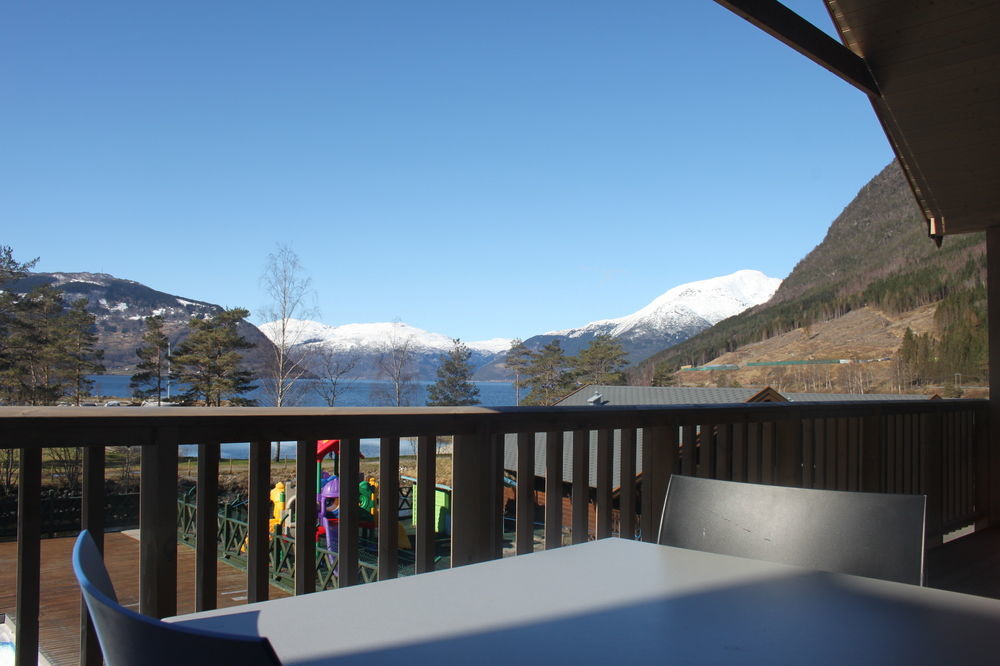 Mikkelparken Ferietun Hotel Kinsarvik Buitenkant foto